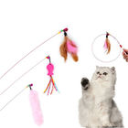 Il gatto interattivo variopinto gioca il gatto di Bell della piuma del cavo che solletica il bastone con il logo su misura fornitore